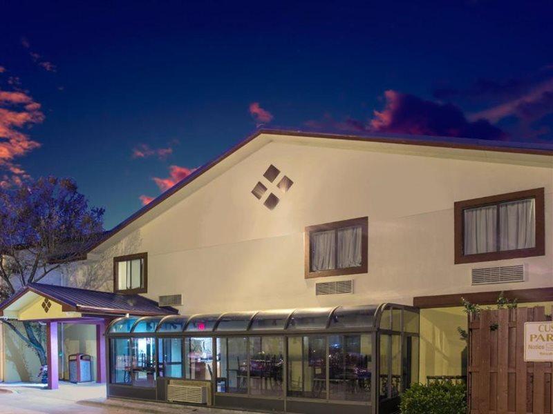 Super 8 By Wyndham Champaign Motel Eksteriør bilde