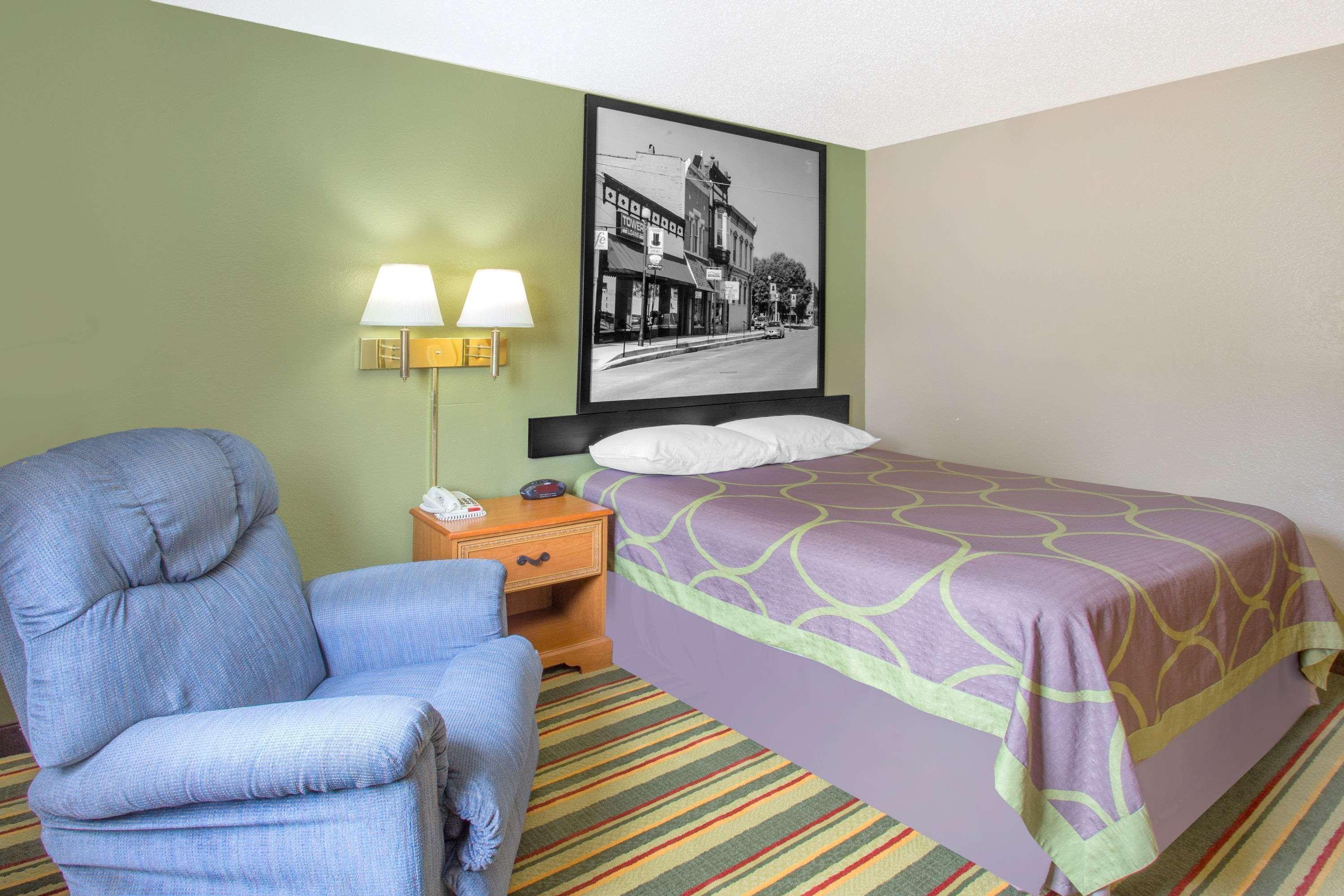 Super 8 By Wyndham Champaign Motel Eksteriør bilde