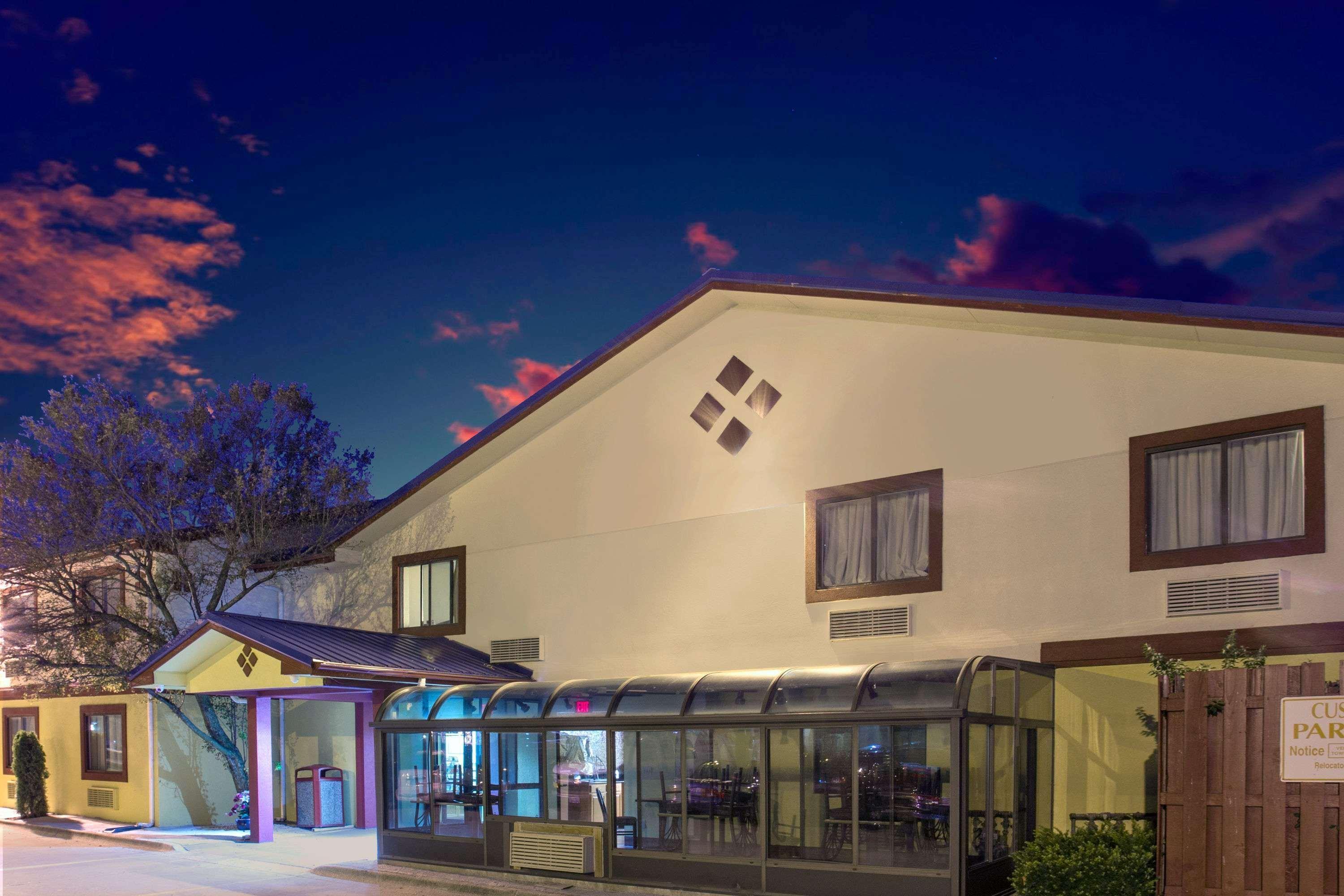 Super 8 By Wyndham Champaign Motel Eksteriør bilde