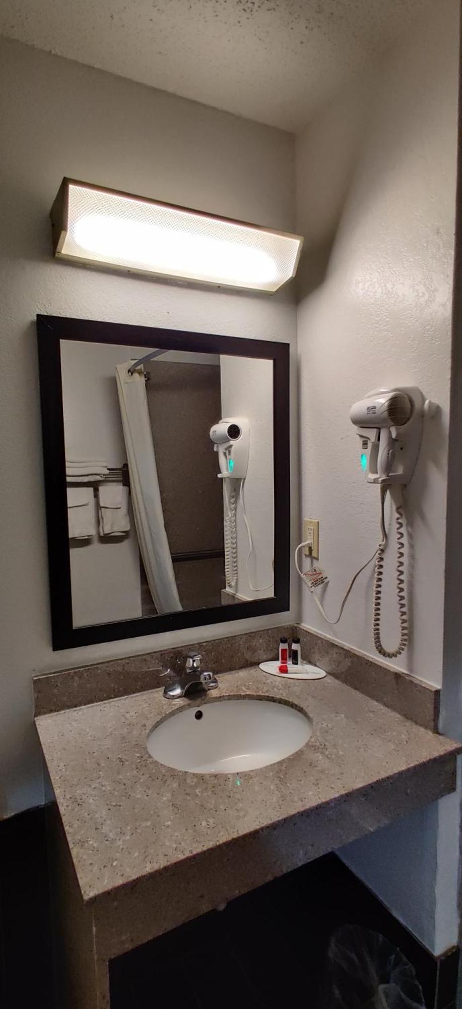 Super 8 By Wyndham Champaign Motel Rom bilde