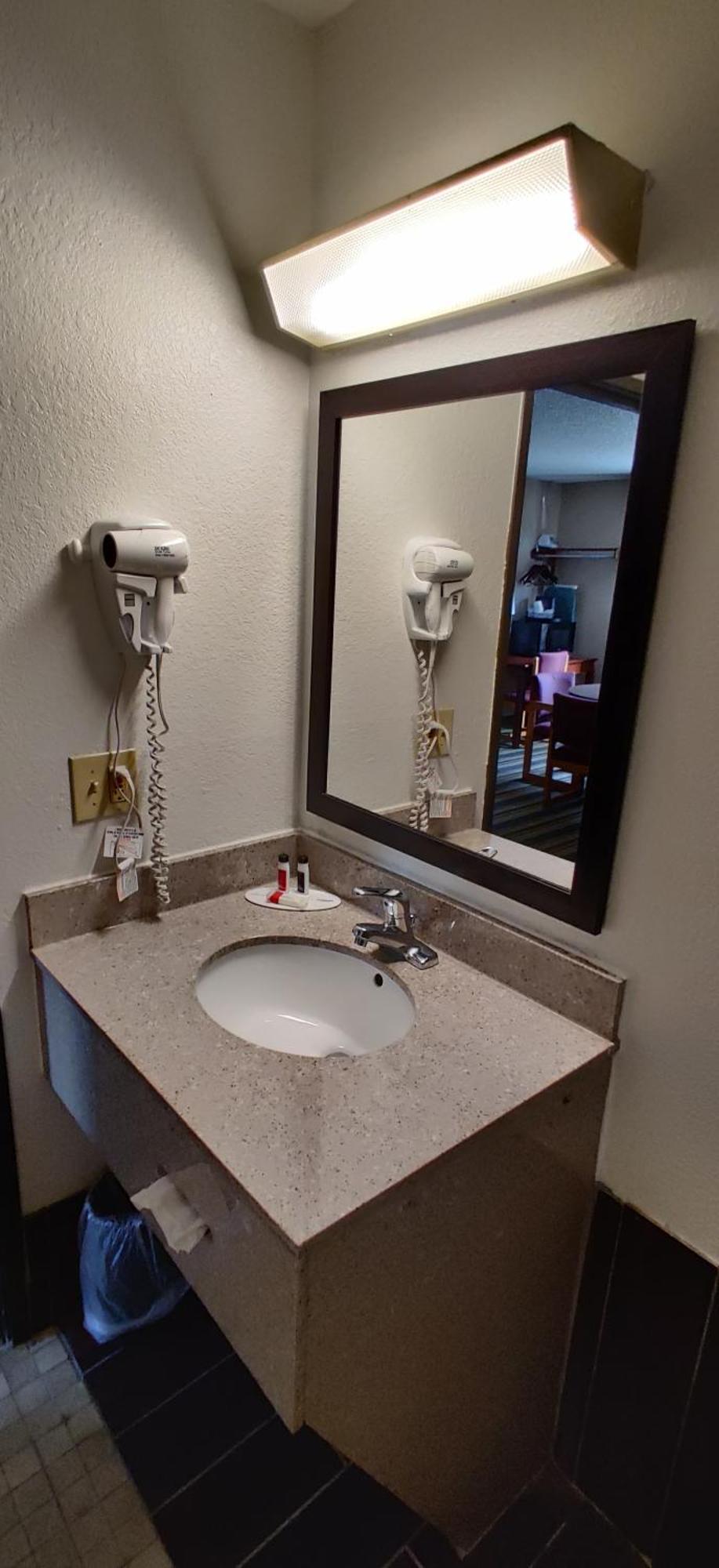 Super 8 By Wyndham Champaign Motel Rom bilde