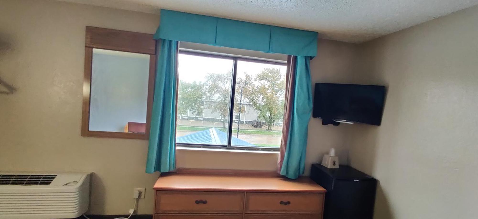 Super 8 By Wyndham Champaign Motel Rom bilde