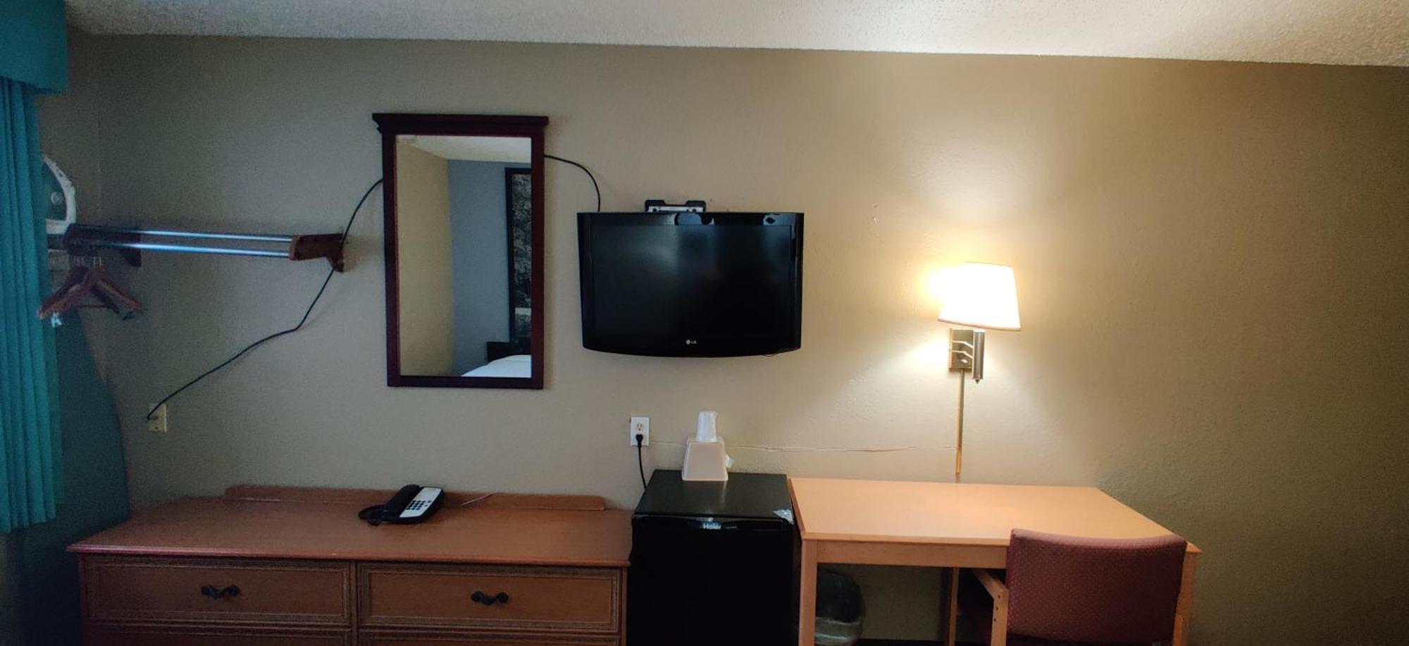 Super 8 By Wyndham Champaign Motel Rom bilde