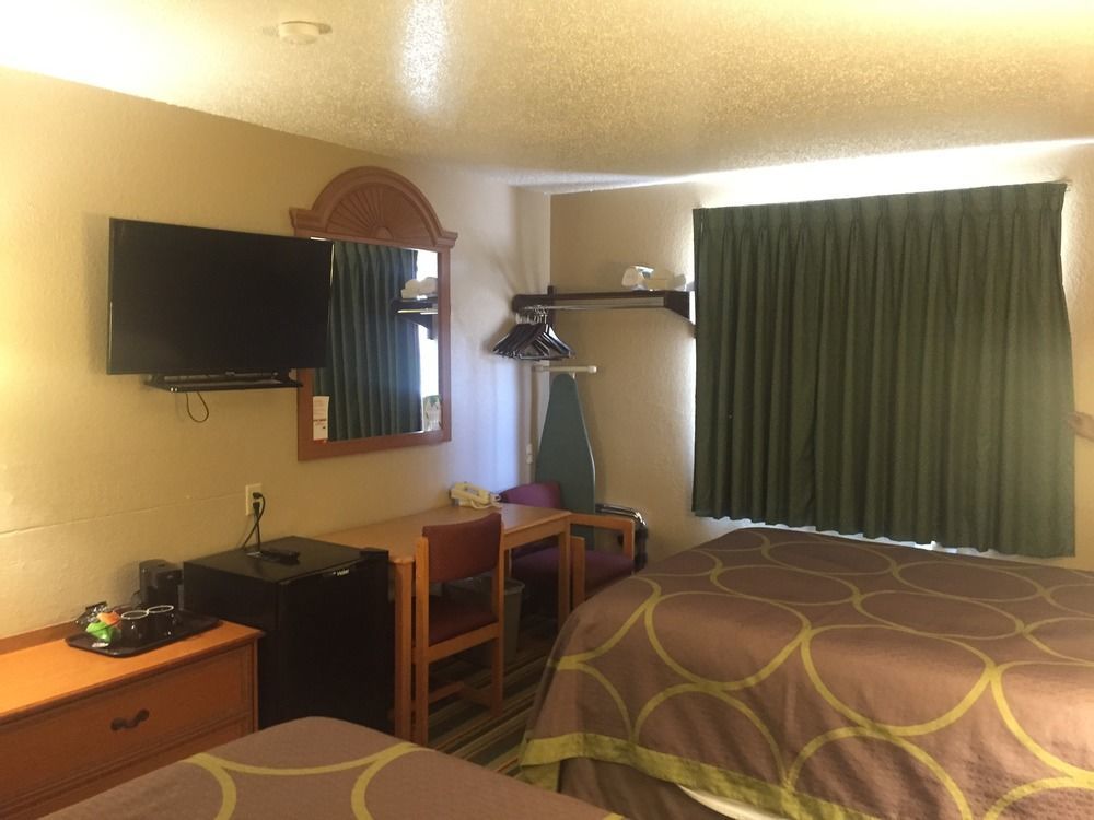 Super 8 By Wyndham Champaign Motel Eksteriør bilde