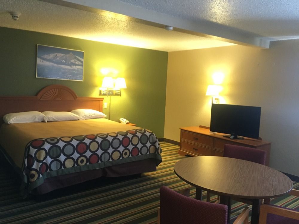Super 8 By Wyndham Champaign Motel Eksteriør bilde