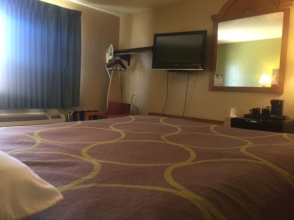 Super 8 By Wyndham Champaign Motel Eksteriør bilde