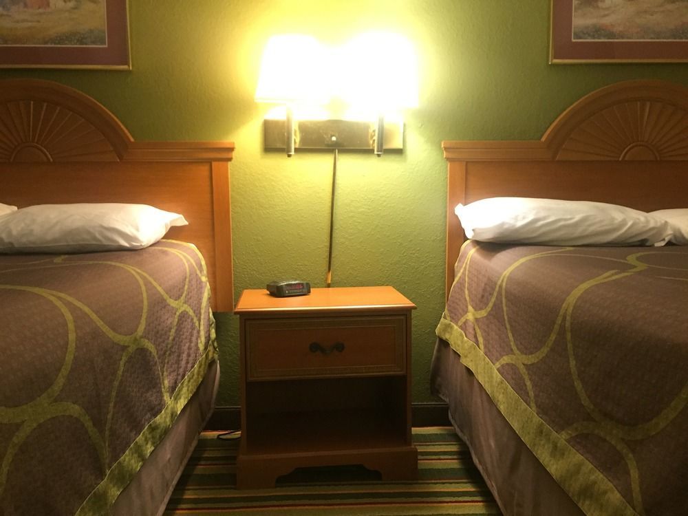 Super 8 By Wyndham Champaign Motel Eksteriør bilde